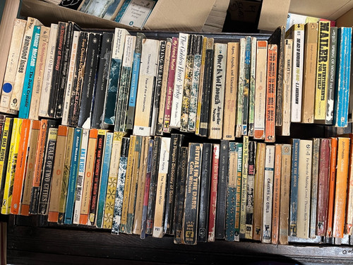 82x vintage paperback books - 82x,