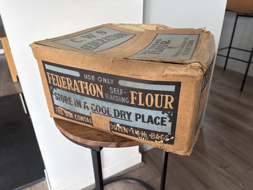 Vintage box federation - box,